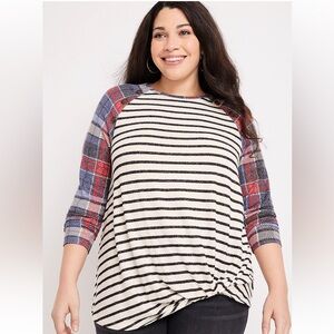 Women’s 2X Maurice’s Cream/Blue Tied Front Mixer Tee